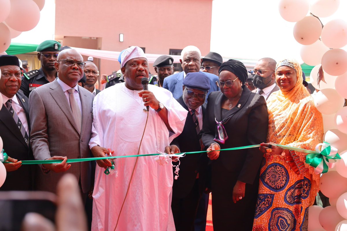 DejiAdesogan's tweet photo. The DAY 19 of Projects Commissioning in the FCT is that of the newly constructed Staff Quarters for Nigerian Law School, Bwari, Abuja by FCTA https://t.co/PTY4eiAYK9