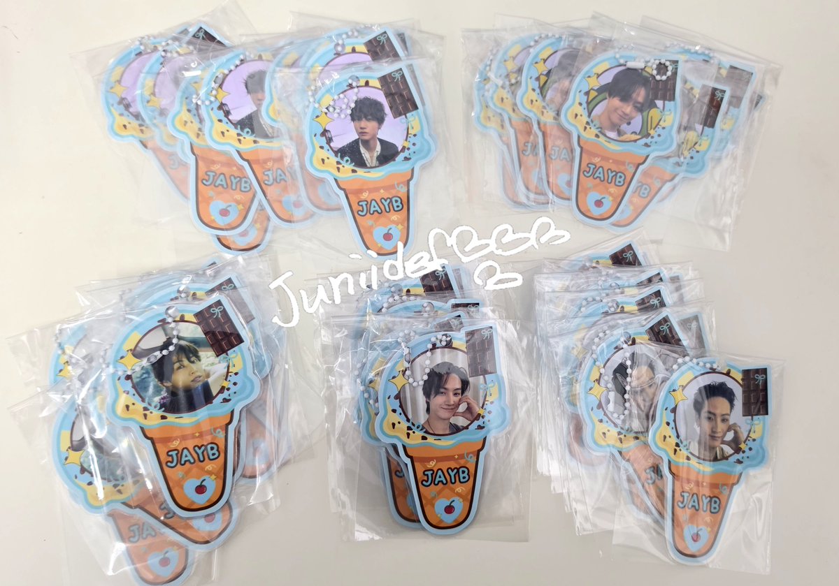 Juniidef's tweet photo. #JAYB #2026tape_roots_bkk
#รีวิวดาวนี่สวีทท

🌴 มี Giveaway มาแจกวันคอนเสิร์ตค่า

GIVEAWAY 2026 JAY B tape: roots bangkok 🎁

🗓 2026.07.11 
📍สถานที่ จะแจ้งพิกัดวันงานอีกครั้งค่ะ 

🍦แวะมารับพวงกุญแจไอศครีมมิ้นช็อคกันได้น๊าา 😍💙 https://t.co/oC8fq0F3zL