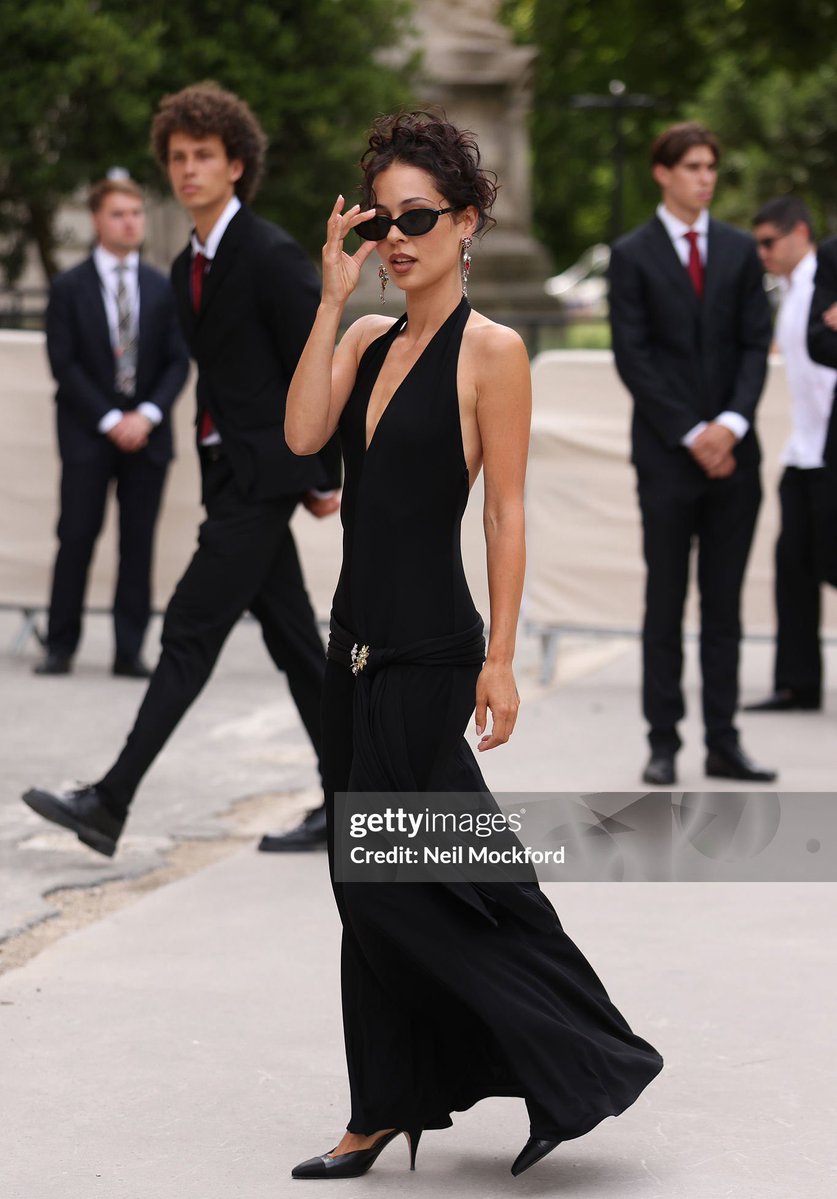 saintdemie's tweet photo. alexa demie at the chanel couture fashion show ❦ https://t.co/A6HLOZ6UcD