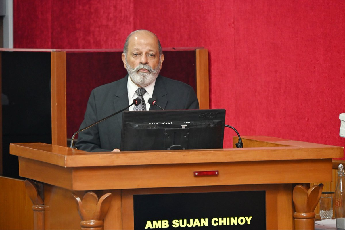 ia_awc's tweet photo. Insightful talk by Amb Sujan Chinoy (Retd) to the ongoing Higher Command Course on “Managing Geopolitics in the Fractured Global Order and the Changing Paradigm of National Security.” Besides examining challenges to the rules-based order and their impact on national security, he outlined strategic recommendations for India’s future. @artrac_ia @adgpi