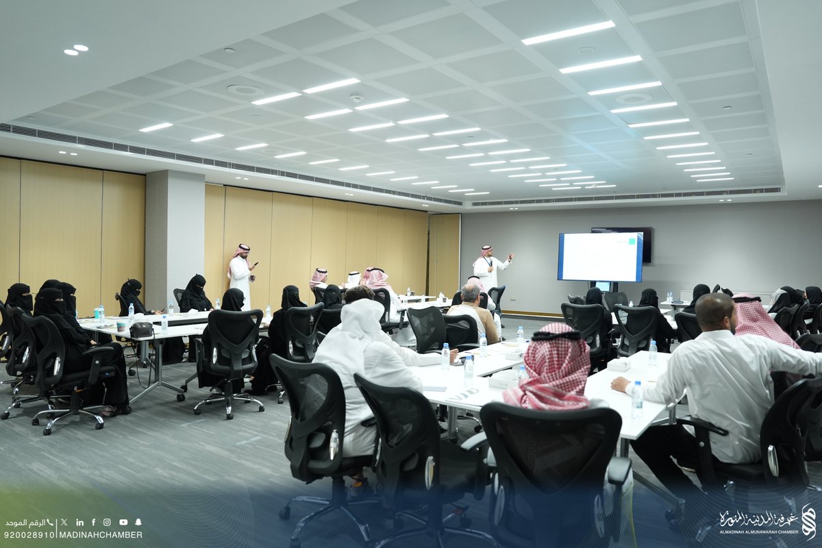 madinahchamber's tweet photo. وتضمن اللقاء ثلاث ورش عمل استعرضت جهود الهيئة العامة للغذاء والدواء و”مدن” في الرقابة الغذائية، إلى جانب مفهوم سلامة الغذاء، بما يعزز الوعي والامتثال ويرتقي بجودة وسلامة الغذاء. https://t.co/9iywZyXqLM