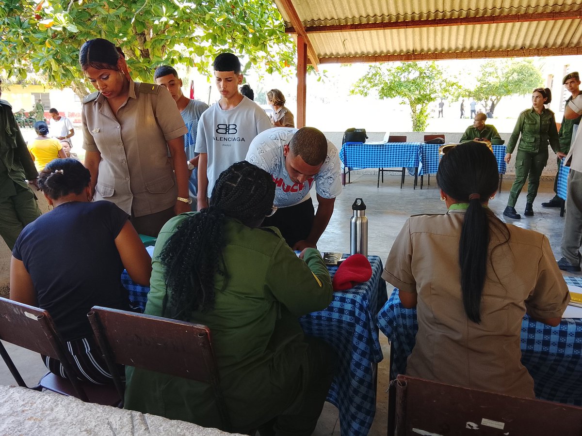 rmcienfuegos2's tweet photo. Inicia la recepción del llamado en la Región Militar Cienfuegos. En las instalaciones del Centro de preparación básica de los nuevos soldados se reciben y entregan a las unidades de destino los prereclutas. #Cuba #FARCuba. https://t.co/b9mnq4UiXJ