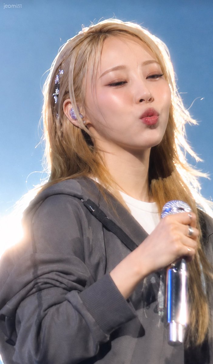 jeomi0619's tweet photo. 20260705 마마무콘서트 가오슝

커햄 떽햄

#마마무 #mamamoo #문별 #moonbyul https://t.co/gm44MWO65s