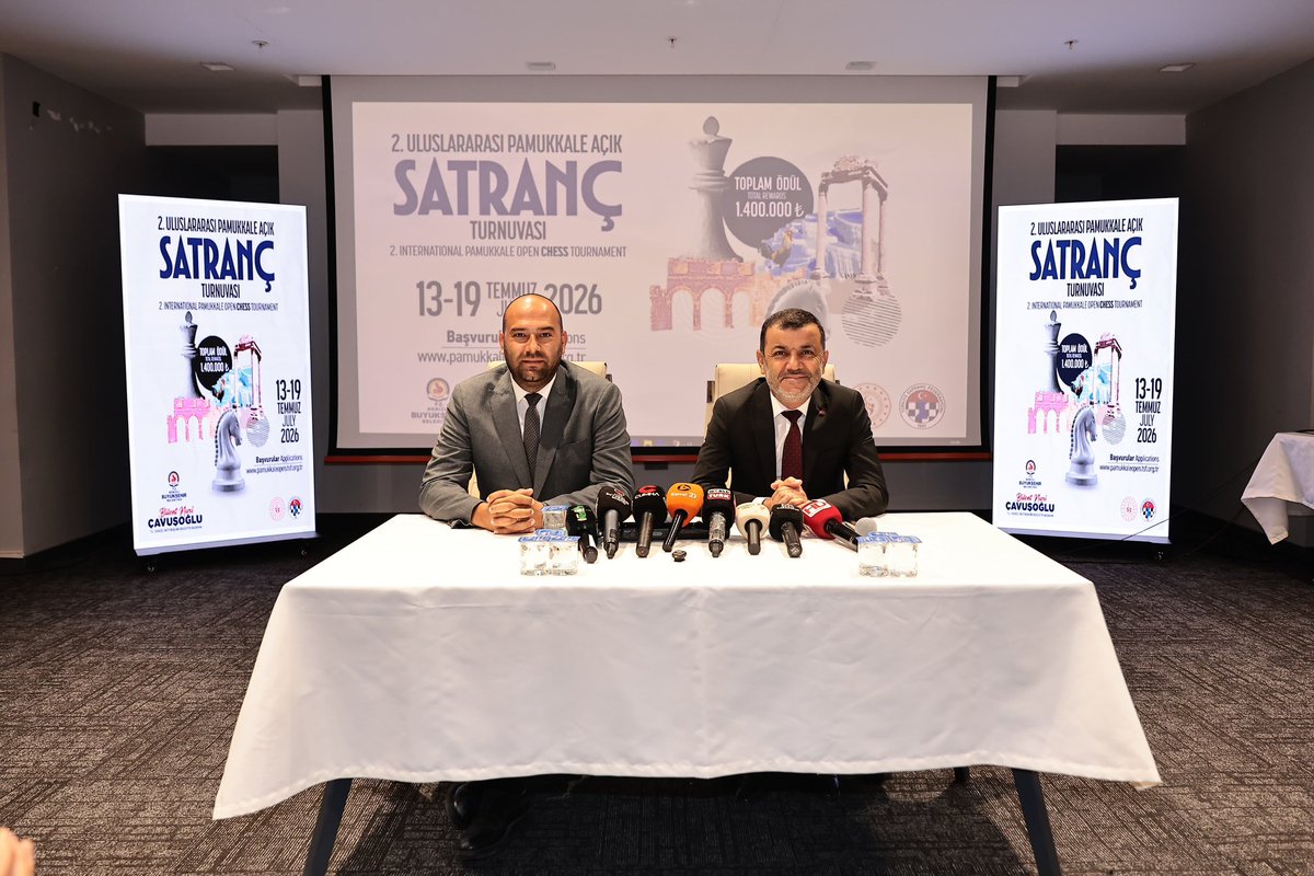 BNuriCavusoglu's tweet photo. ♟️ Hamleler Denizli’de yapılacak, dünyanın gözü Pamukkale’de olacak!

2. Uluslararası Pamukkale Açık Satranç Turnuvası öncesinde basın toplantımızı gerçekleştirdik.

13-19 Temmuz tarihleri arasında Denizli, Türkiye'nin en prestijli satranç organizasyonlarından birine ev sahipliği yapacak. Türkiye’nin en yüksek ödüllü ve en fazla katılımlı açık satranç turnuvalarından biri olan organizasyon, 3’ü uluslararası olmak üzere 4 farklı kategoride düzenlenecek.

Stratejinin, zekânın ve rekabetin buluşacağı bu büyük heyecanda tüm sporcularımıza başarılar diliyor, hemşehrilerimizi turnuvanın coşkusuna ortak olmaya davet ediyoruz.