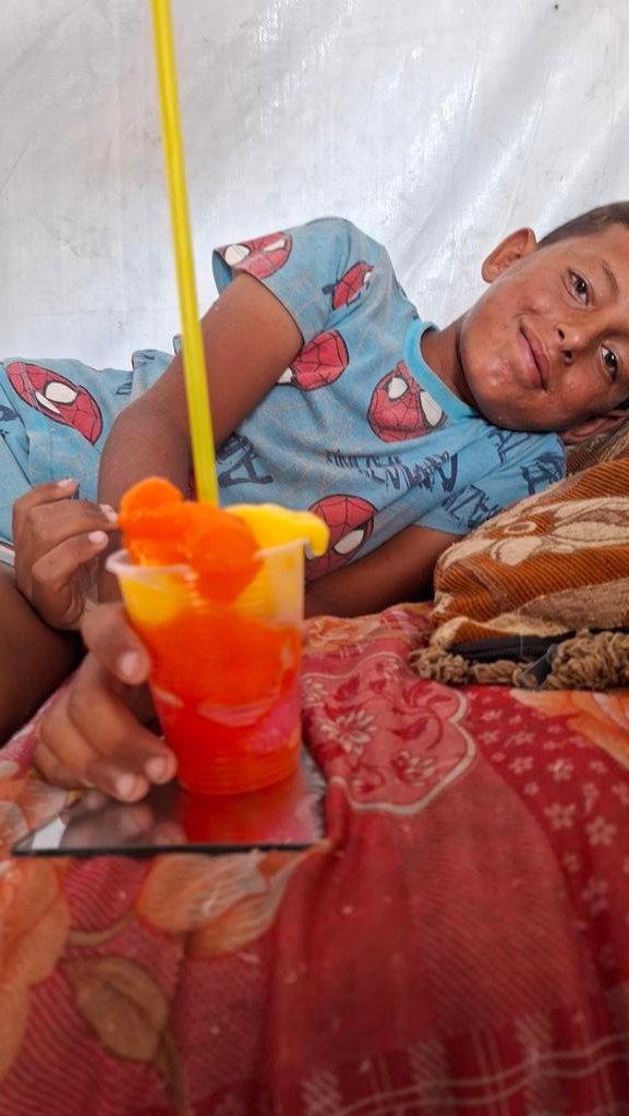 _Youssef_Saeeid's tweet photo. 🌷🤍Words cannot express our gratitude to everyone who stood by us, to every donor who contributed, and to everyone who shared our post or raised their hands in prayer for my son Sanad's recovery. ❤️ Thanks to you, we were able to provide him with some food to help his little body regain its strength after suffering from weakness, pain, and fever due to chickenpox. He is still receiving treatment, and we remain hopeful that he will soon regain his strength and health.