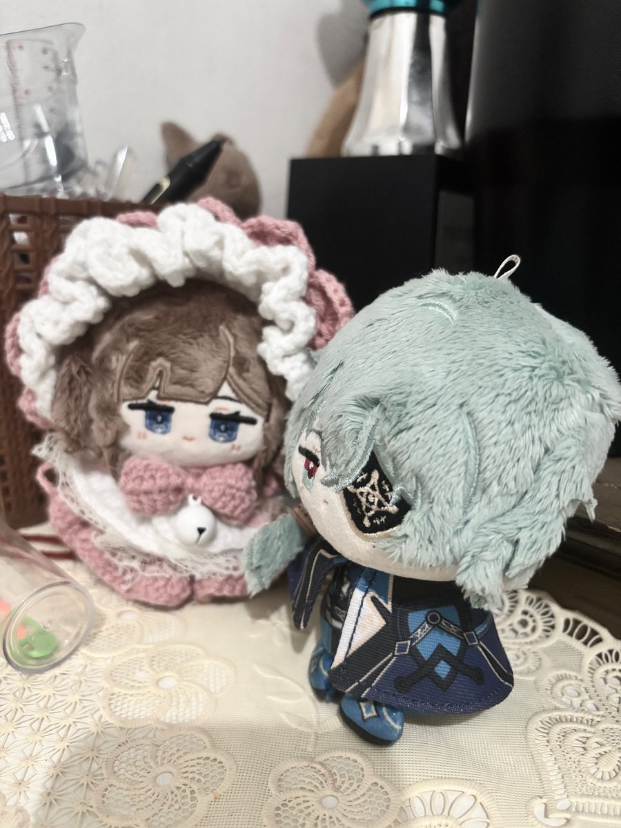 vienuduciel's tweet photo. naxy said he wants a new outfit too should i make him one https://t.co/qSNiq1xAw3