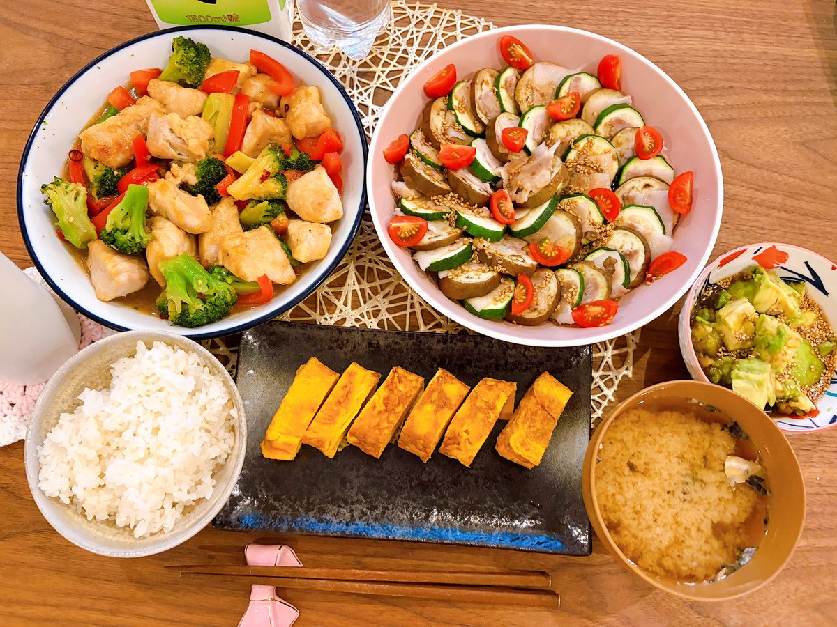 NVnyan22's tweet photo. 最近の自炊ごはんたち🍚🌸

なんか可愛い和食器欲しいな〜💕💕 https://t.co/UwEhlYeZW4
