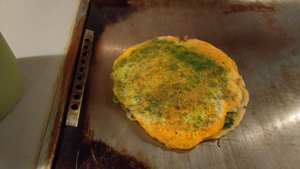 max_takamaru's tweet photo. お好み焼きを食ってる龍族（定期） https://t.co/7F9nwfogHc