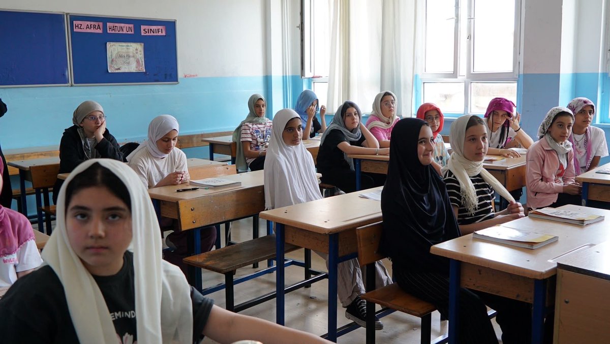 thecerrahoglu's tweet photo. TÜGVA Esenler İlçe Temsilcimiz Muhammetnur Korkmaz ile birlikte, TÜGVA Yaz Okulu programı kapsamında Dr. İlhami Faydagör Ortaokulu’nu ziyaret ederek eğitim gören öğrencilerimizle bir araya geldik.

Kıymetli kardeşlerimizle sohbet edip muhabbet ettik, yaz tatillerini verimli geçirdikleri bu güzel programda kendilerine başarılar diledik. Rabbim birlik ve beraberliğimizi daim eylesin.