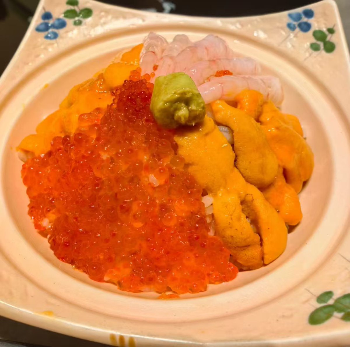 PowellTang's tweet photo. The sea urchin rice tastes good. https://t.co/BYWdsYkKSD