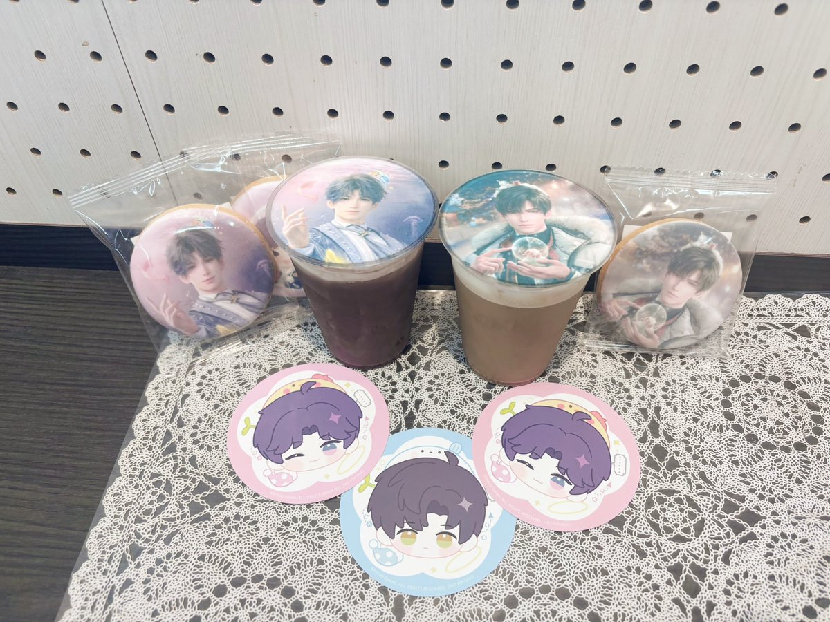 kane_nai06's tweet photo. らいちゃんとお出かけしてきた〜☺️
この日は運気があったのかまねきもグラッテも自引きで礼先生がお迎えできました！！
ちょー楽しくて時間溶けちゃった🫠
またいろんなとこ行こーね💞✨ https://t.co/68mAql4eFt