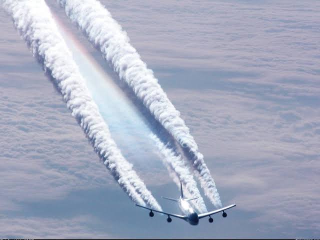 NBouvierOff's tweet photo. Bonjour,

A 19h, "un tsunami de vérités" nous attend avec une invitée mystère qui a beaucoup de sujets à nous présenter : HAARP, chemtrails, nanoparticules, MK Ultra, implants, transgenrisme : https://t.co/WgW1r184aQ 

Nicolas https://t.co/Uk64KMmleA