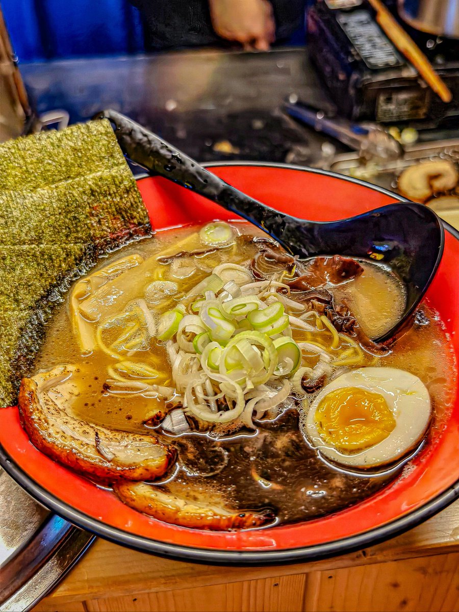 Gr33n88's tweet photo. A late-night miso soup with soft tofu and scallions warms every tired bone on a rainy night. https://t.co/B1KzmKyKHj