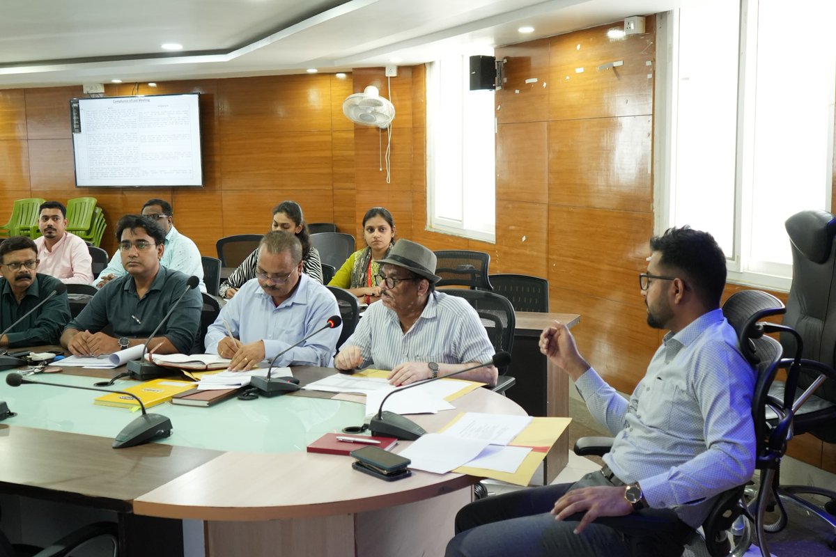 DC_Palamu's tweet photo. समाहरणालय सभागार में जिला स्वास्थ्य समिति की मासिक समीक्षा बैठक की।मातृ-शिशु स्वास्थ्य, संस्थागत प्रसव,टीबी नियंत्रण,कुपोषण, आरबीएसके, आयुष्मान भारत,ABHA ID की प्रगति की समीक्षा कर समय पर पंजीकरण, शत-प्रतिशत संस्थागत प्रसव,कुपोषित बच्चों की पहचान व बेहतर मॉनिटरिंग के निर्देश दिए। https://t.co/EATtbf4La6