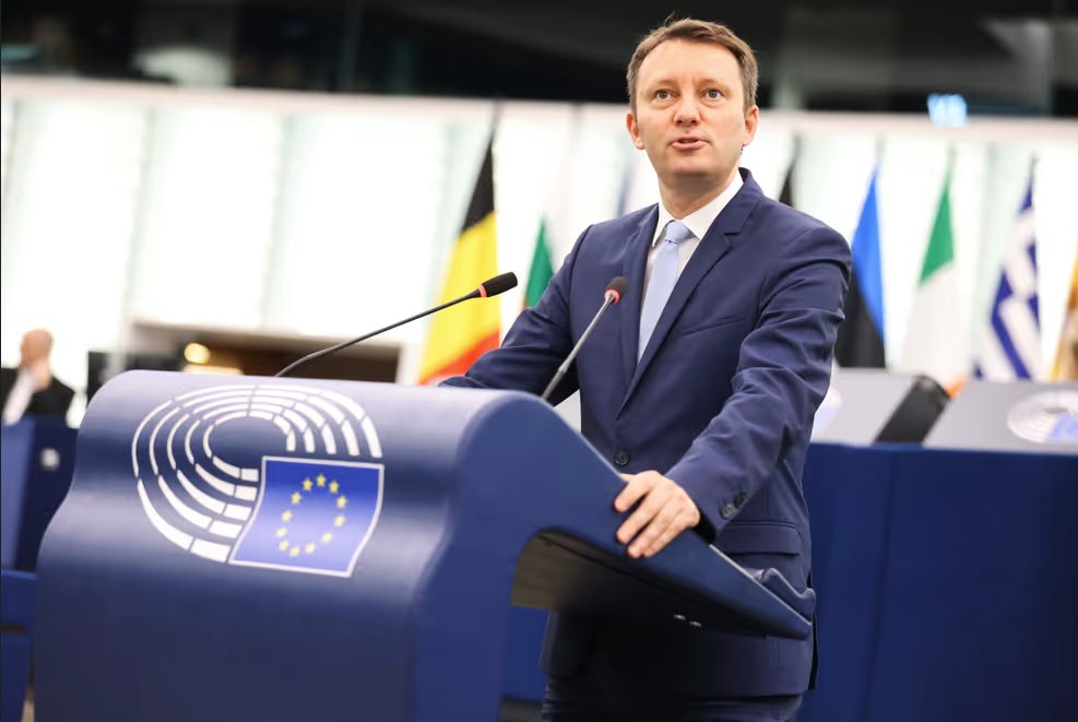 SMuresan's tweet photo. A merit-based enlargement policy makes both candidate countries and the European Union stronger and more secure.

We welcome the Irish Presidency's strong focus on enlargement. Supporting our neighbours means strengthening Europe's security and stability. 

@Ireland2026eu @Europarl_EN #EPlenary