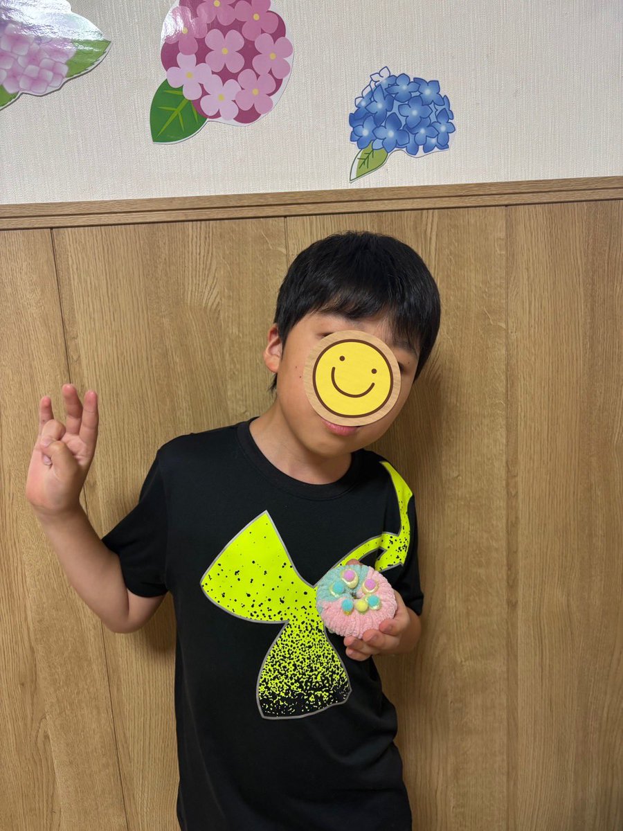 firstdream_04's tweet photo. ️🍬西小松川教室🍬
2026.7.7(火)
『お菓子のマグネット』🍰
単調な作業工程も集中して取り組むことを目標に、毛糸を巻き巻きしてお菓子のマグネットを作りました！

▽ファーストシーンドリームの詳細はこちら！
https://t.co/yO2C3uYhQs

#放デイ #工作 #集中 #微細運動 #簡単工作 https://t.co/o6sh5JG3XY