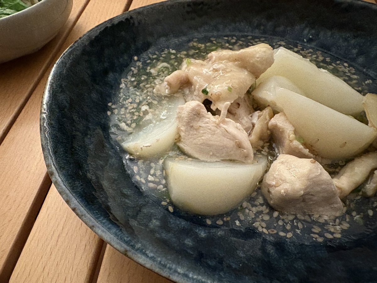 suicide__day's tweet photo. 風邪の引き始めとか寒くなってきた頃にまた食べたい
カブの葉は炒め物にしたよ🍳
https://t.co/rH1PQnNKDA https://t.co/AgnGmvN9RD