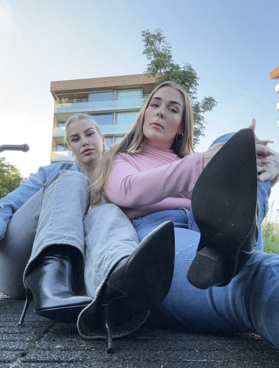 relizzfindom's tweet photo. Mommy controls you , princess drains you. https://t.co/PyTJSFjpLa
