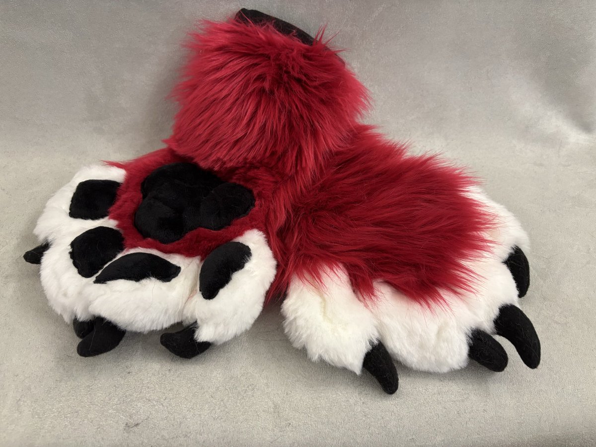 HFursuitFabric's tweet photo. Mraaaww petit annonce spécial : je vend ces paire de paws pour 120€, frais d’envoi compris (zone EU only) Si une de ces paws vous intéresse contactez moi @Hyrofoxa :) (telegram)
#fursuit #fursuitmaker #paws https://t.co/36kDFGys9Z