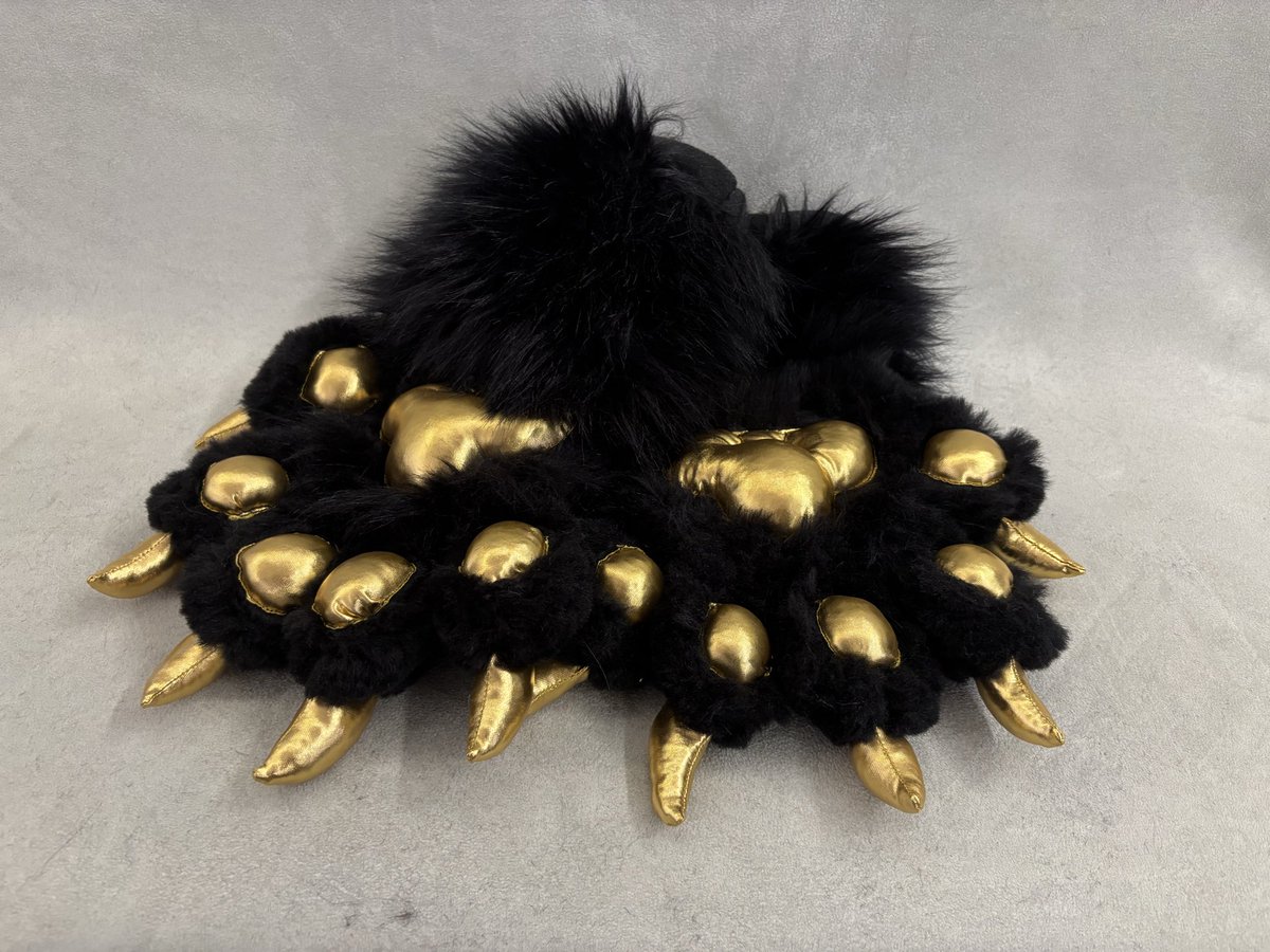 HFursuitFabric's tweet photo. Mraaaww petit annonce spécial : je vend ces paire de paws pour 120€, frais d’envoi compris (zone EU only) Si une de ces paws vous intéresse contactez moi @Hyrofoxa :) (telegram)
#fursuit #fursuitmaker #paws https://t.co/36kDFGys9Z