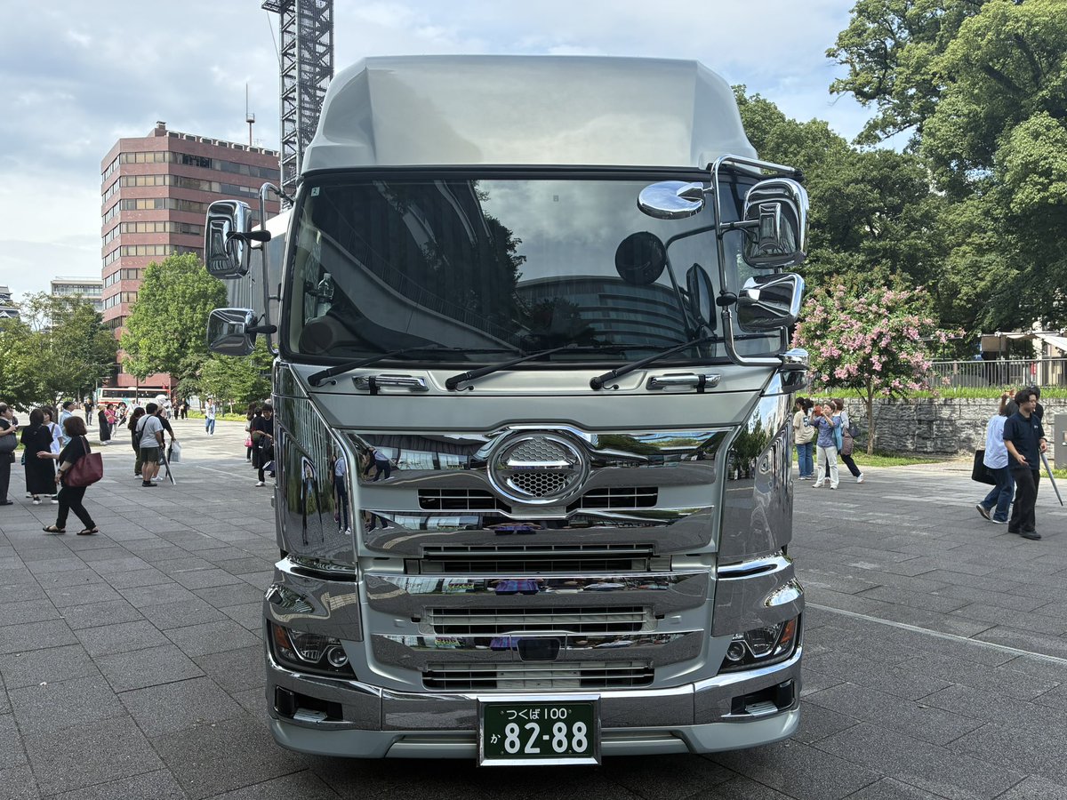 Admire_G6's tweet photo. 浜田省吾🎸ON THE ROAD 2025-2026
2024復刻ペンダント買えてよかった🫰
次は札幌公演です✈️
ツアトラ毎回カッコいい。運転させてくれんかいな🥺
(けん引2種免許有） https://t.co/TRCP23bqDJ