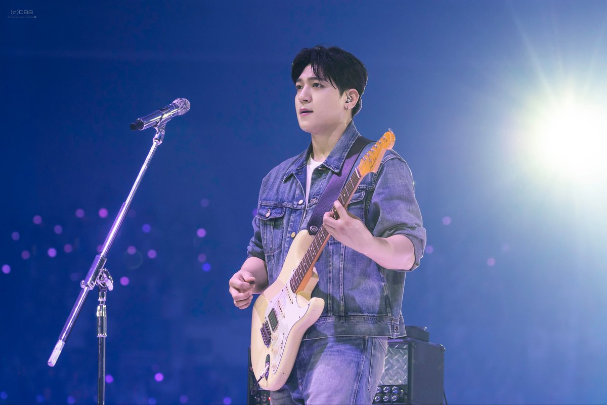 _ddbbbb_'s tweet photo. 260705 더데케이드 앙콘

데장 이목구비 뜯어보는 재미가 있디요
실물 느낌 잘 담겨서
개인적으로 넘 좋아하는 사진..🤎

#day6 #데이식스
#sungjin #성진 https://t.co/XDpj6TFMhY