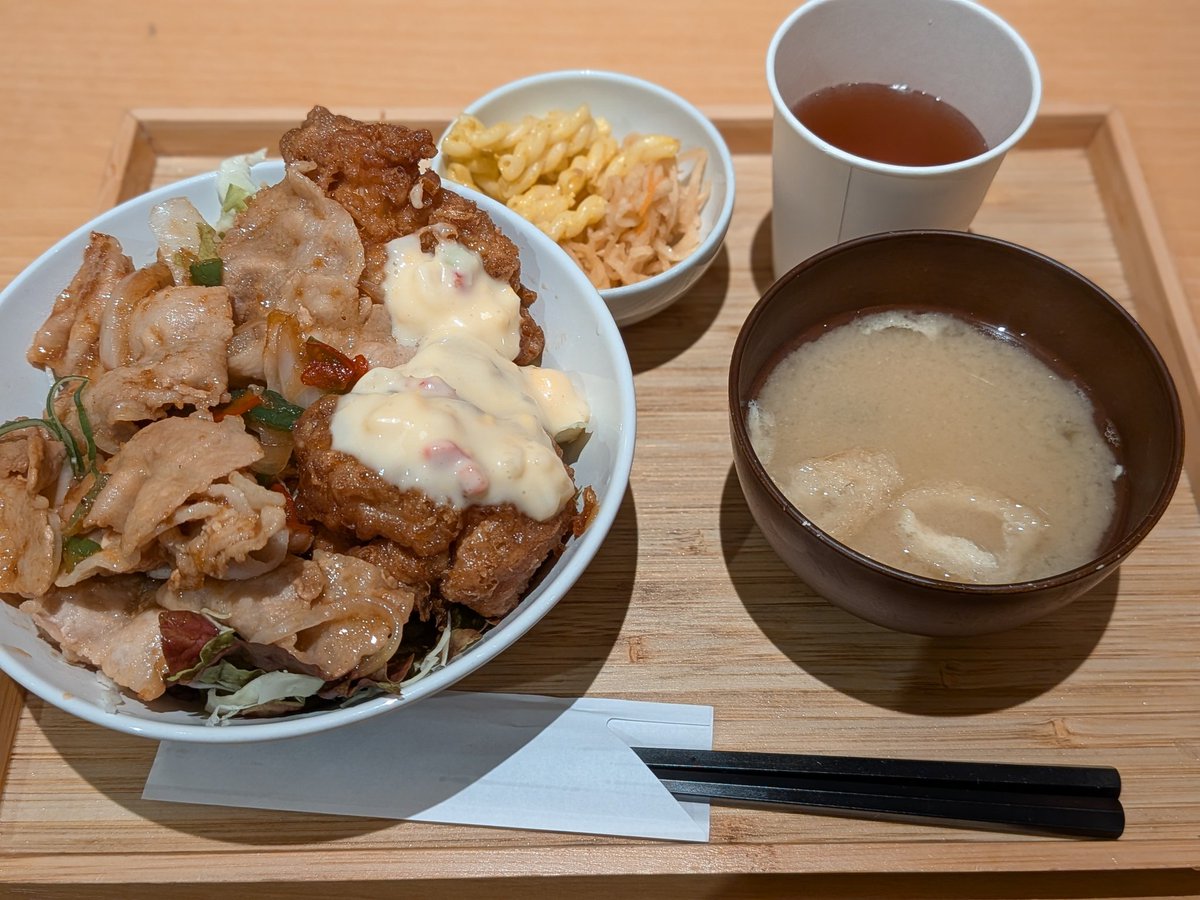DaddyRobert7's tweet photo. 今日のお昼ゴハン
チキン南蛮と生姜焼き、うまい😋 https://t.co/73UjfDXqEk