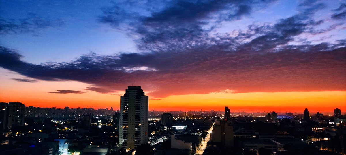 FernandoMPeron's tweet photo. Nascer do sol hoje. https://t.co/AWbuYDbfow