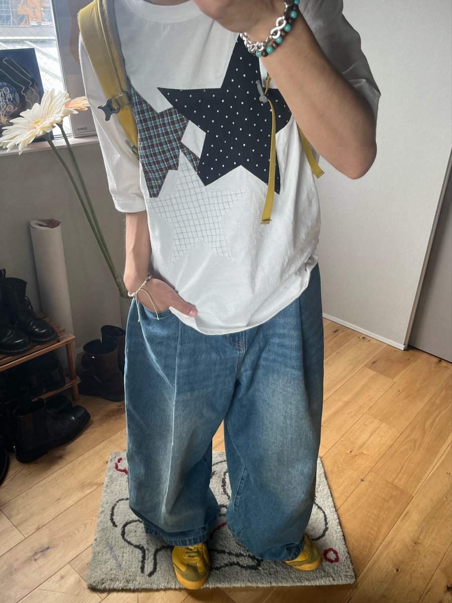 18_jirooo's tweet photo. 星Tにワイドデニムにオニツカタイガーの黄色 https://t.co/TYwvGriWJU