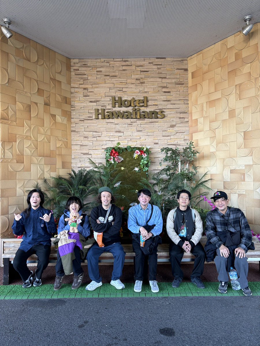 achamasan's tweet photo. エレキコミックさんのバスツアー
「第19回エレキ学園修学旅行in霧ヶ峰」に我々黒子タクシー、引率の先生として今年も参加させて頂くことになりました。
お馴染み、きみがすきだよ先生も同行します。

本気でめちゃくちゃ楽しいですよ。
是非一緒にいきましょう。
https://t.co/rqwDbS6imZ https://t.co/lMm65XVRdo
