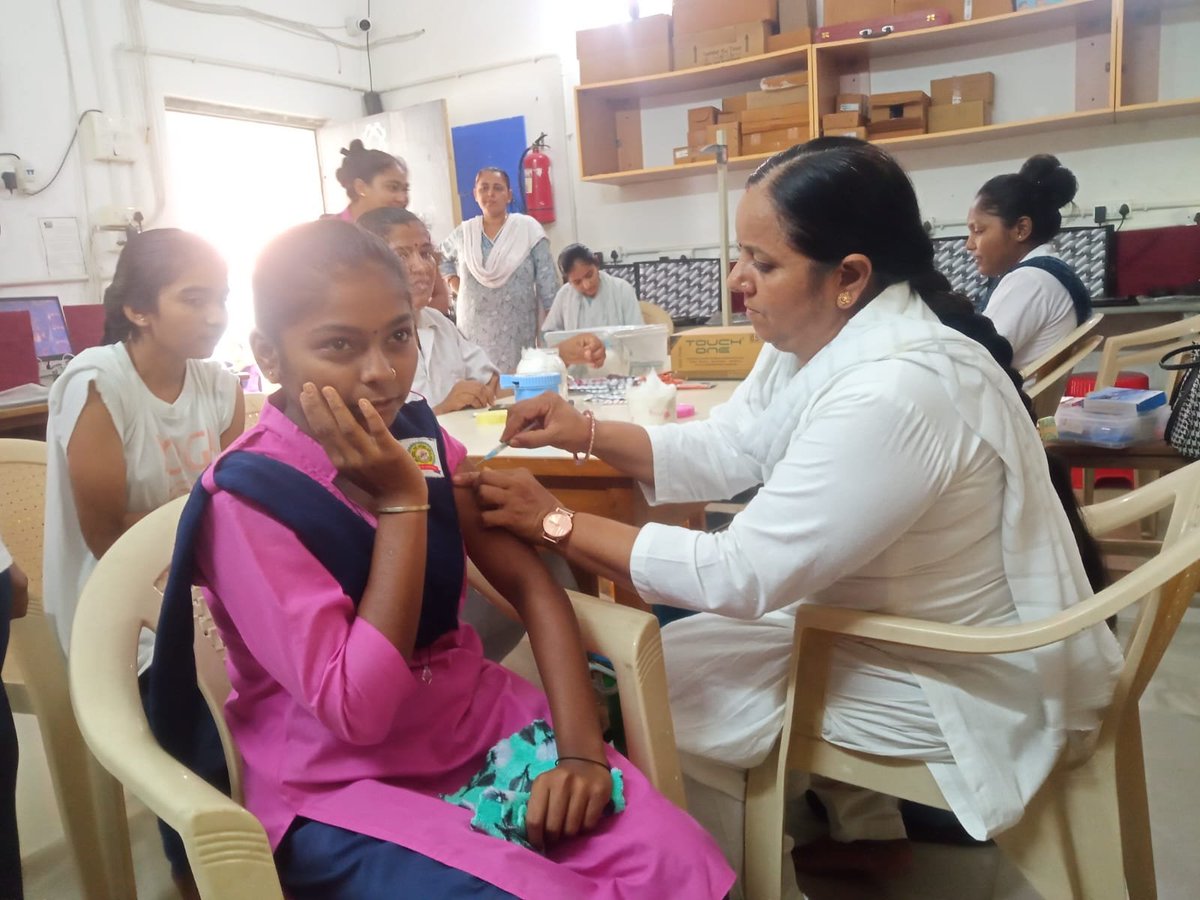 TeamHealthMalia's tweet photo. "બાળકોનું સ્વાસ્થ્ય, દેશનું ભવિષ્ય! 🏫💉
આજે શાળામાં રસીકરણ અભિયાન અંતર્ગત બાળકોને TD વેક્સિન આપવામાં આવી. તમામ વાલીઓ અને શિક્ષકોનો સહકાર બદલ આભાર. રસીકરણ કરાવો, સુરક્ષિત બનો!
#VaccinationCampaign #HealthyChildren #SchoolHealthProgram #CommunityHealth #PublicHealth" https://t.co/WCErM05UEv