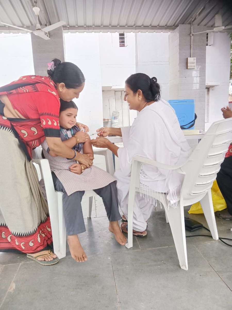 TeamHealthMalia's tweet photo. "બાળકોનું સ્વાસ્થ્ય, દેશનું ભવિષ્ય! 🏫💉
આજે શાળામાં રસીકરણ અભિયાન અંતર્ગત બાળકોને TD વેક્સિન આપવામાં આવી. તમામ વાલીઓ અને શિક્ષકોનો સહકાર બદલ આભાર. રસીકરણ કરાવો, સુરક્ષિત બનો!
#VaccinationCampaign #HealthyChildren #SchoolHealthProgram #CommunityHealth #PublicHealth" https://t.co/WCErM05UEv