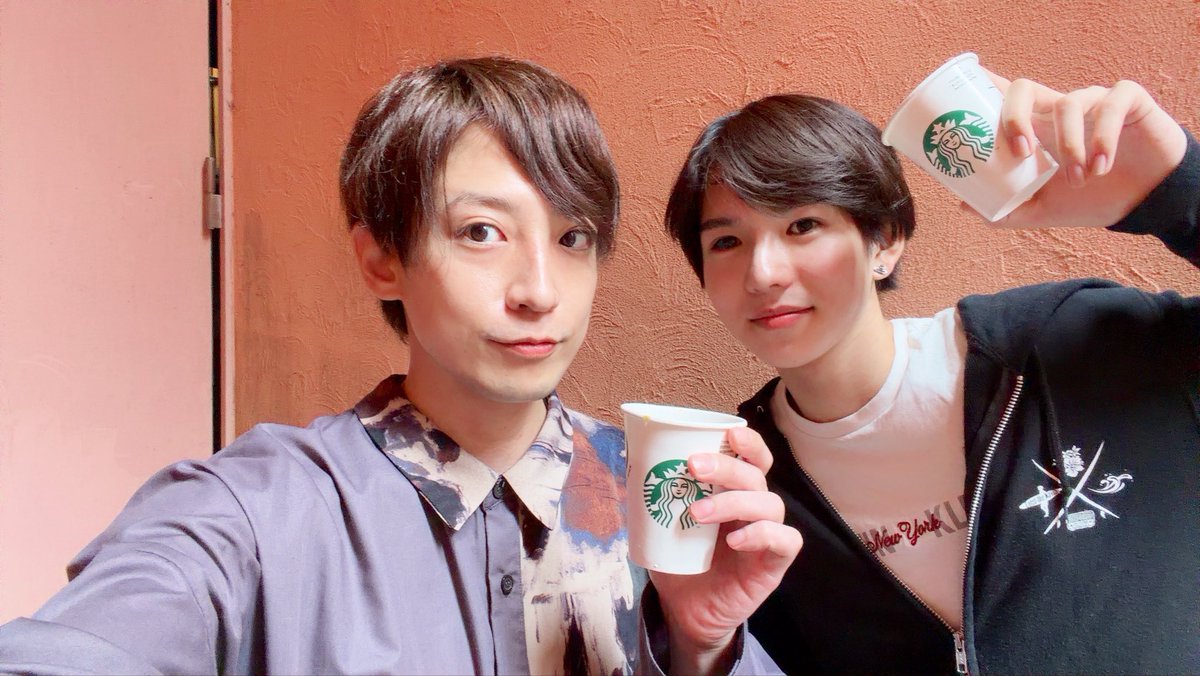 chanjin0116's tweet photo. #黎明ロマンティック

お差し入れシステム
キャストスタッフ一同
とても支えられています！

お陰様で初の通し頑張れました！
本当に有難う御座います🙇‍♂️

20個歳下の来士くんと！
え、20？
20…って、あの20…のことですか？

🎋 https://t.co/braSIcQIyE