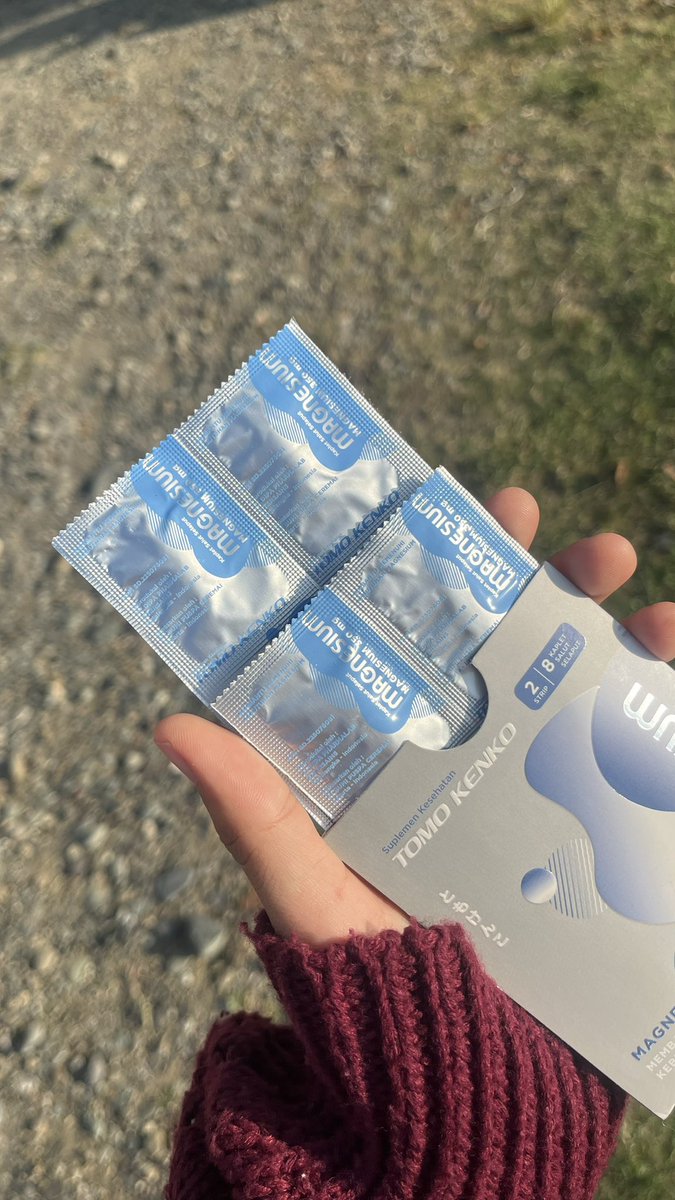 varaarylinzar's tweet photo. Team yang  insomnia dan struggle masalah kualitas tidur, bisa cobain minum magnesium. 

ini pertama kali aku coba dan pengalaman aku secara pribadi. jika punya penyakit dan keluhan khusus, silahkan di konsulkan sama dokter dulu ya 🫶🏻

Soalnya di aku ampuh banget sih ini 🛌 https://t.co/URtcah5Phj