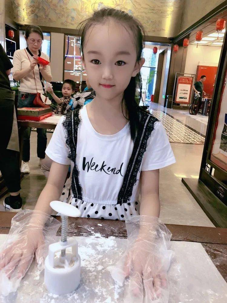 EnkeDom's tweet photo. Let’s light up the mooncake lantern and share sweet wishes for Mid-Autumn Festival!  Wishing you a night full of warm moments with loved ones. https://t.co/JsEA7eqF89