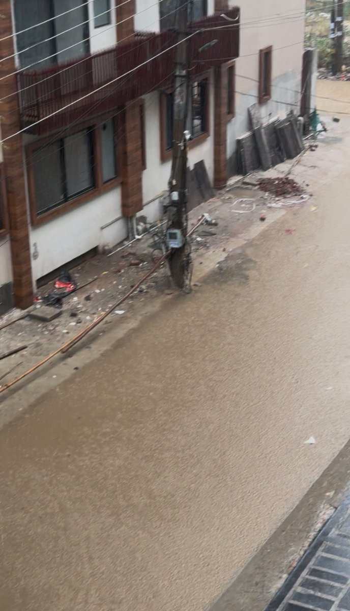 speakmytroubles's tweet photo. Water reaches concretised base of the electric pole often &amp; stays for days. High risk of electrocution. Check the encroachment almost half the road overtaken &amp; drain raised with no inlet plots 290-222 sec 38 Gurgaon @MunCorpGurugram @cmohry @thetribunechd @HTGurgaon @GauriSarin https://t.co/0GXvmurSgR