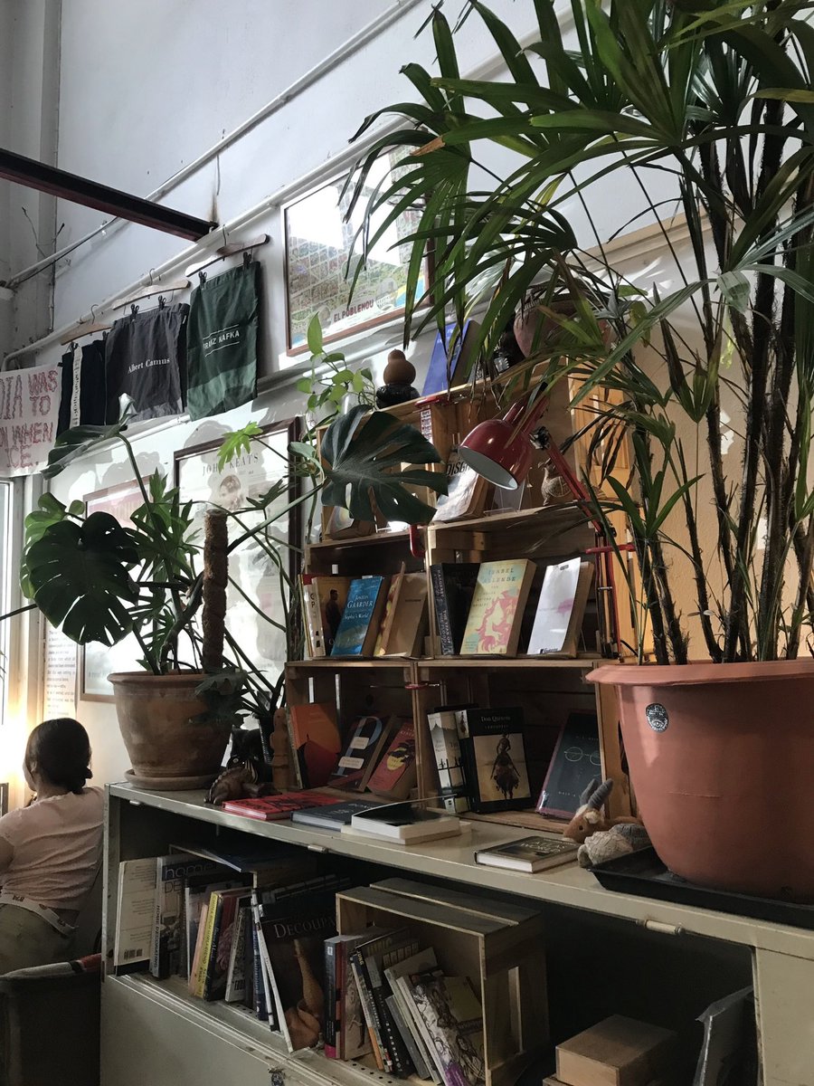 33readss's tweet photo. Rare Finds Bookstore and Cafe
— หนังสือภาษาไทย และหนังสือภาษาอังกฤษมือสอง

📍ช้างม่อย
🕛 ทุกวัน 11.00-17.00 น.
🅿️ ไม่มีที่จอดรถ https://t.co/o9nimhoIT2