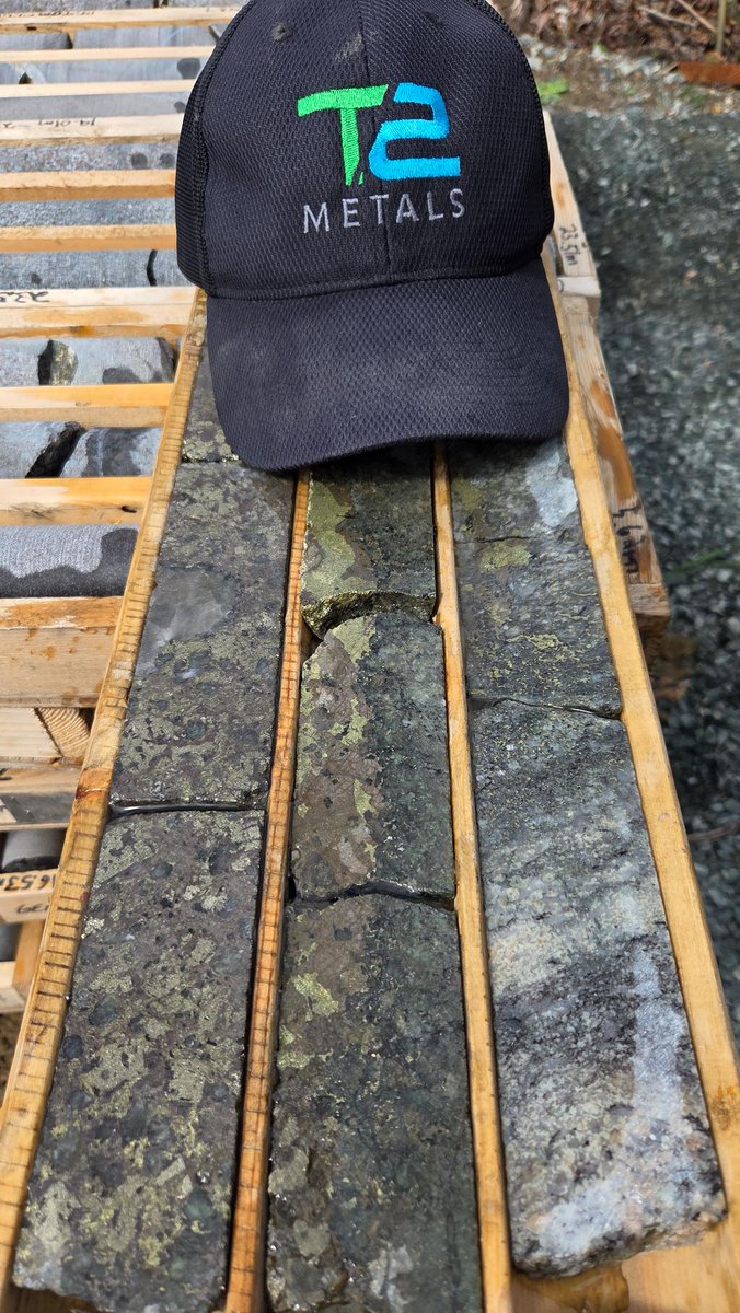 mark_sax's tweet photo. Drill core day in #Sherridon for @t2metals.  Resource studies done, next comes metallurgy. #copper #gold https://t.co/r7Usmu1KuC