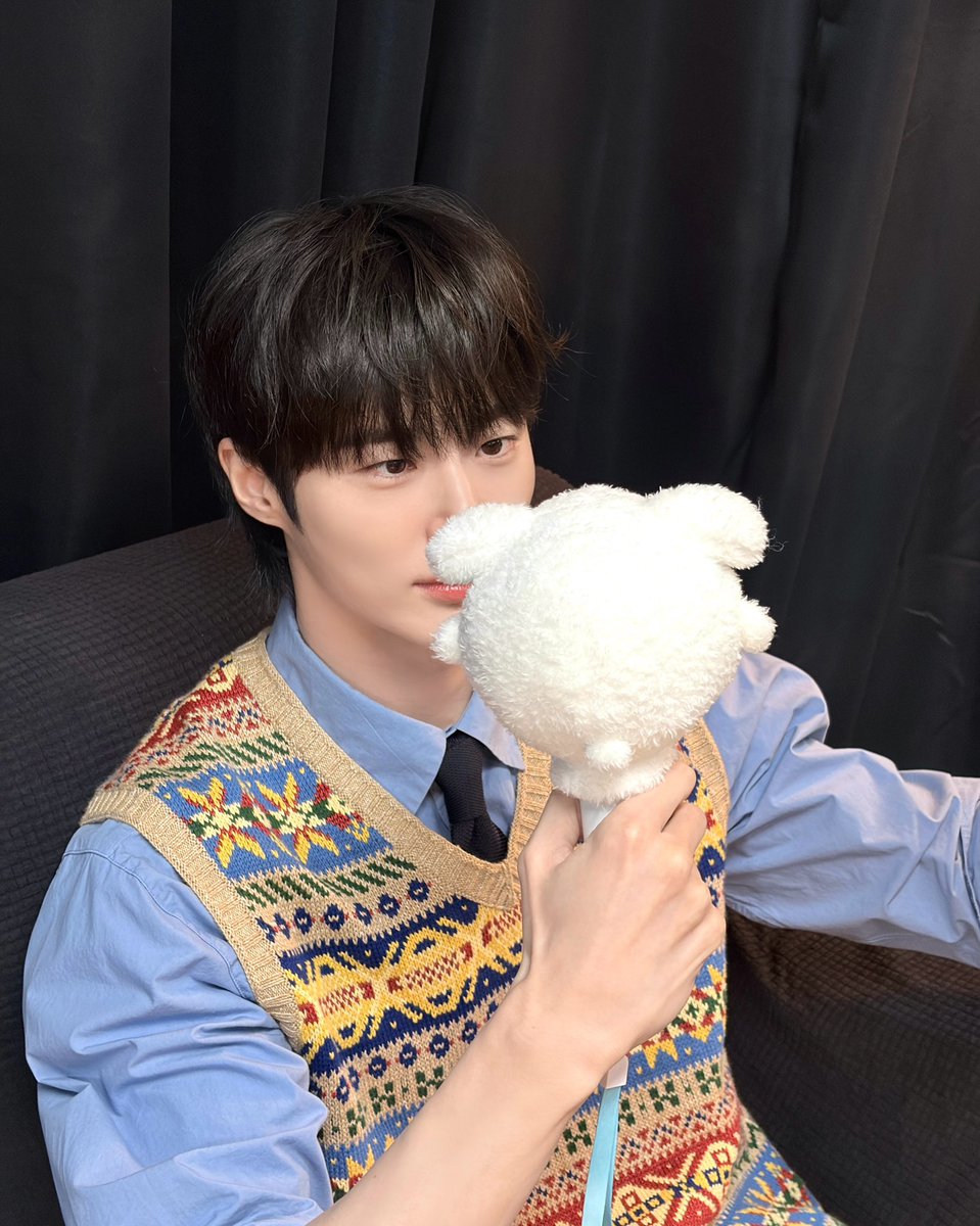 woonaissante's tweet photo. 260707 변우석 인스타그램 업로드 [1]

2026 팬미팅 시작 ♥️📮

#ByeonWooSeok #변우석 https://t.co/7l2OSijb07