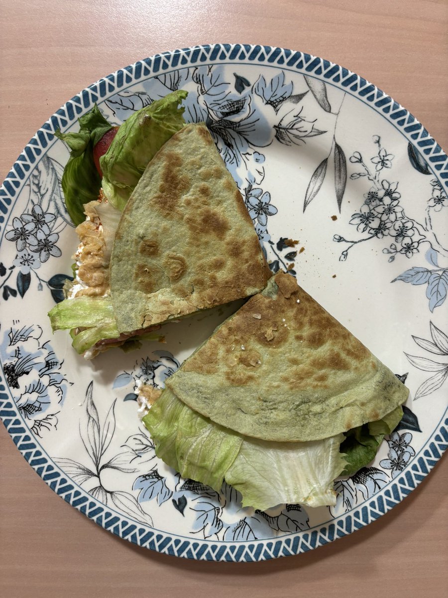toveesinki's tweet photo. Holy this wrap was so good and so filling

~252kcals https://t.co/vex4F4VxjX