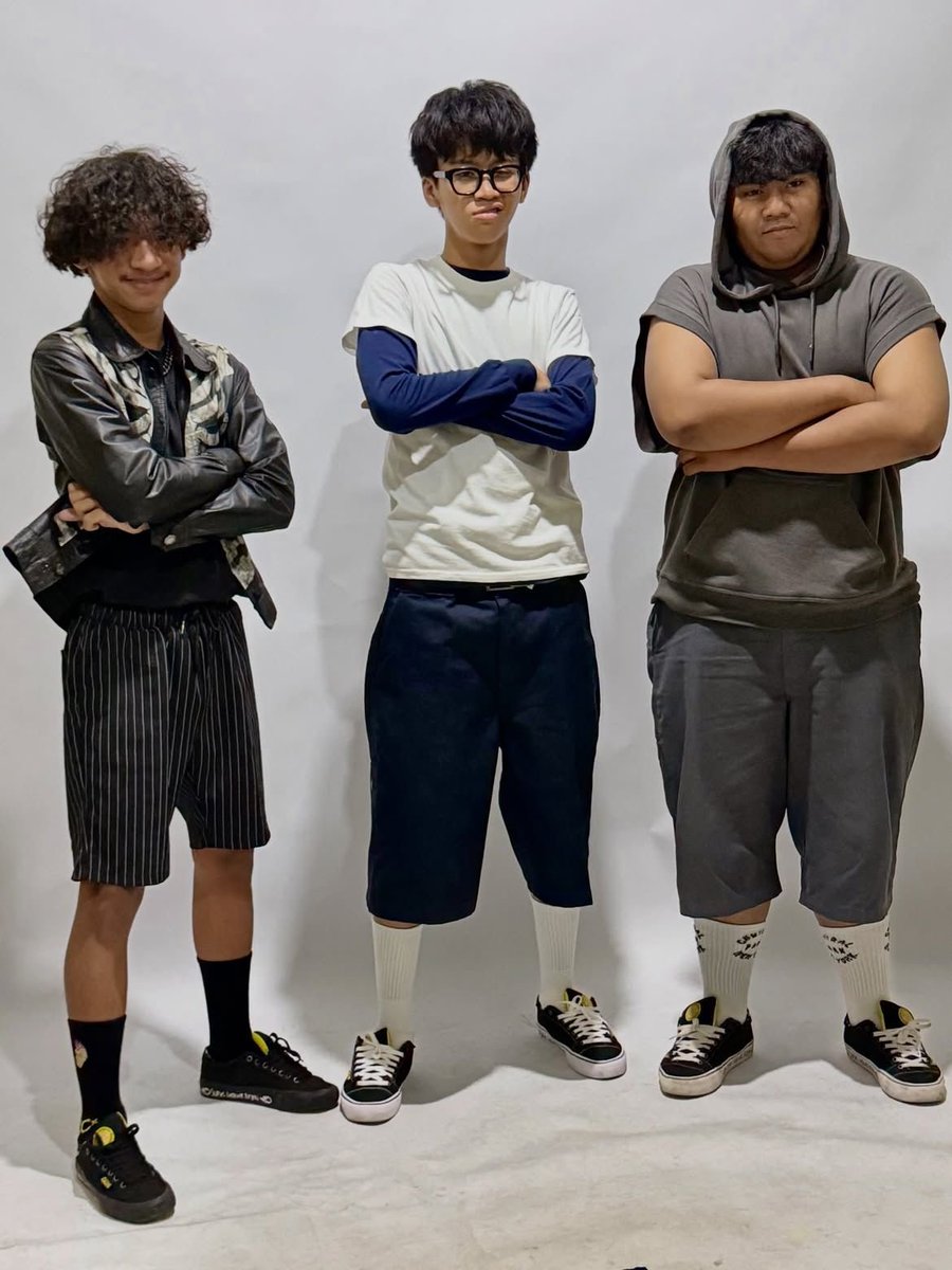insidefolkative's tweet photo. Drummer Sukses Lancar Rejeki (SLR) Bumbum resmi mengumumkan bahwa ia mengundurkan diri dari band terhitung sejak 5 Juli 2026. Keputusan tersebut diambil agar Bumbum dapat fokus menyelesaikan pendidikan di kelas XII SMA. 

Keputusan ini telah disampaikan oleh orang tua Bumbum dan dikonfirmasi langsung oleh Bumbum sendiri.