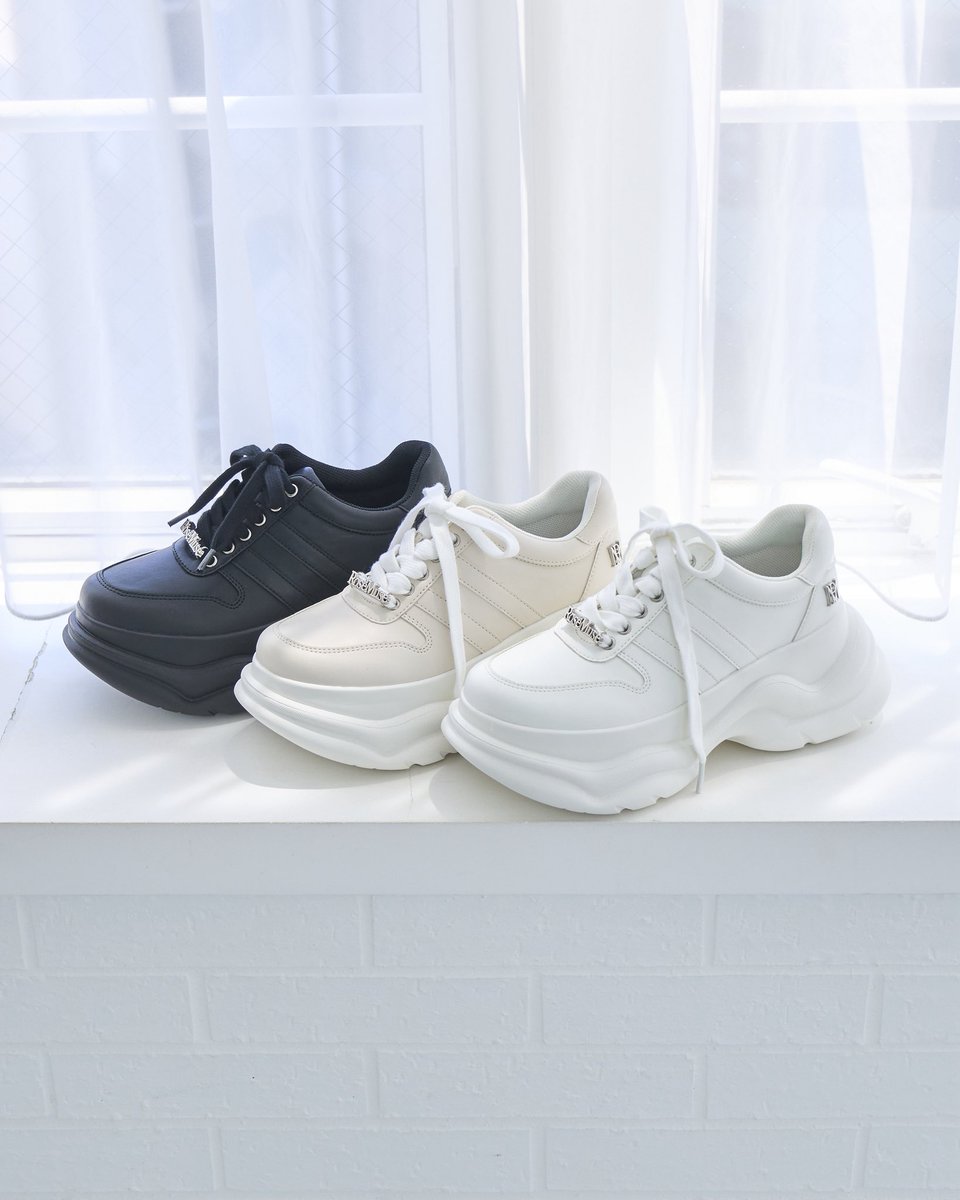 rosemuse_'s tweet photo. ┈𝑛𝑒𝑤 𝑎𝑟𝑟𝑖𝑣𝑎𝑙

"Platform sneakers"
color : white / beige / black
size : S(22.5～23cm ) / M(23.5～24cm) / L(24.5～25cm)
¥17,600(tax in)

履くだけでスタイルアップを叶えてくれる
スニーカー

⁡ ↪︎web store pre order 7/21(mon)20:00

#RoseMuse https://t.co/YYeWFlqGI4