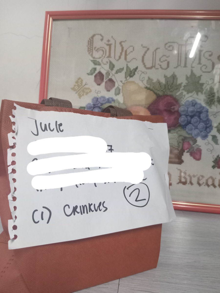 _bebubear_'s tweet photo. The long wait is finally over it's hereee🤸‍♀️pero parang may kulang sa order ko ma walang note na"feel better asap please"charis anw grabe sobrang sarap nya as in🥹 at sakto lang ang tamis nya as someone na hindi na ma chocolatey flavor exception ko to +

#BeaBakes | @beabinene https://t.co/xWqpX5qVNy