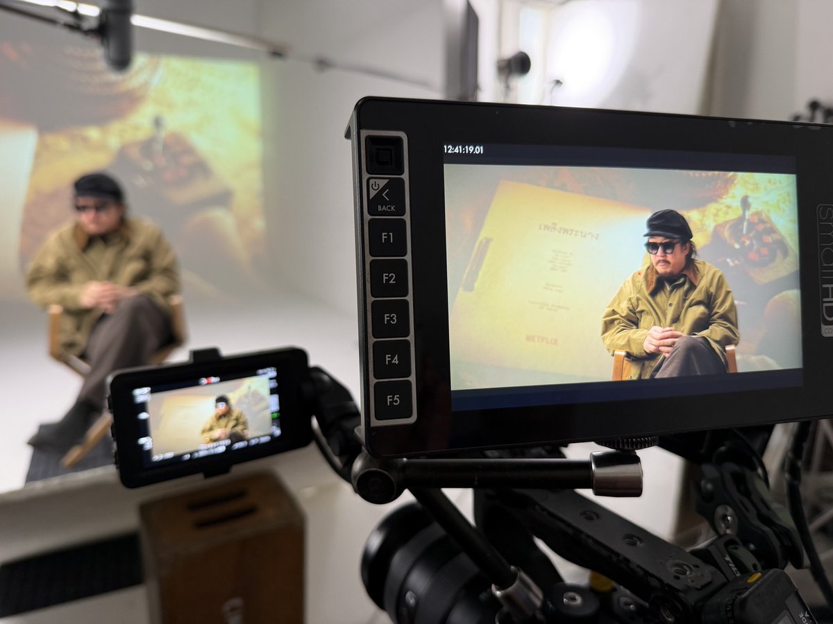KMOTIONPICTURES's tweet photo. ภาพเบื้องหลังการถ่าย Promo สำหรับซีรีส์ #เพลิงพระนาง 🔥👑
อีกไม่นานเกินรอ ได้ชมกันแน่นอน

ซีรีส์ 'เพลิงพระนาง' เร็ว ๆ นี้ ที่ Netflix เท่านั้น
 
#NetflixTH #ดูไทยหนำใจที่Netflix 
#KantanaMotionPictures https://t.co/f66rTxr1wh