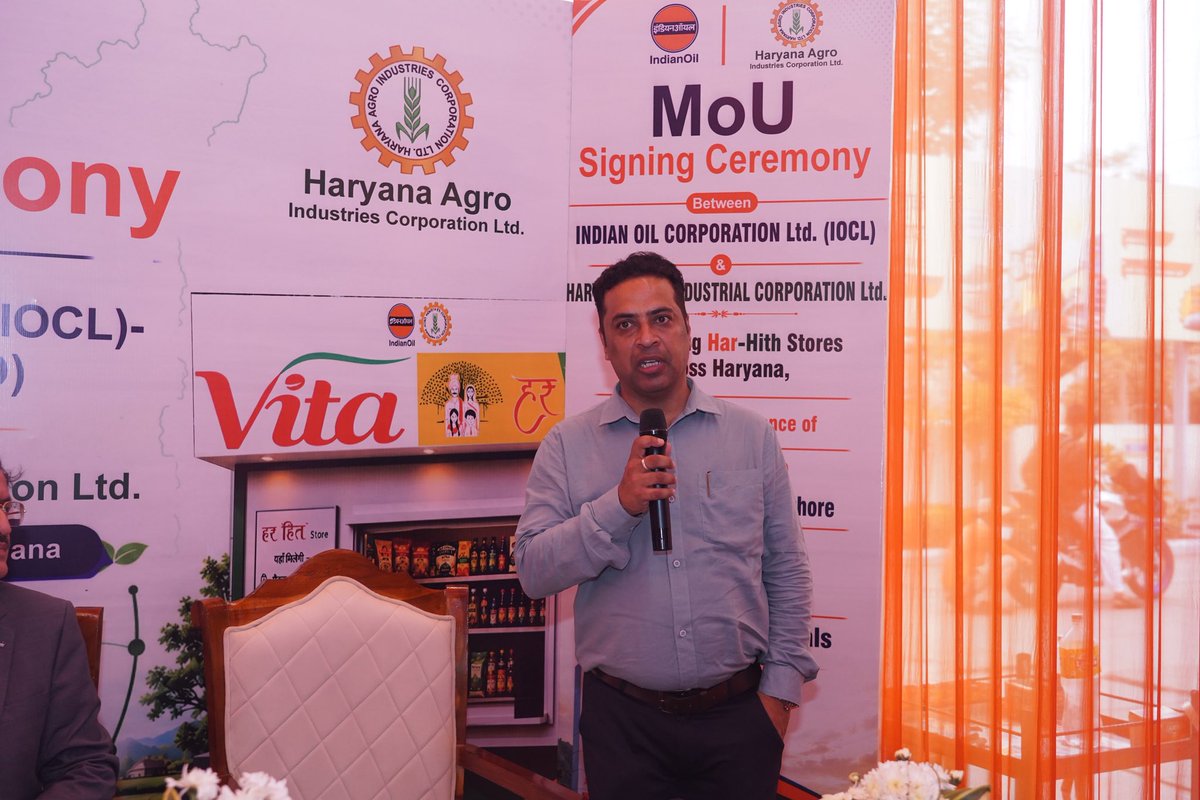 Harhith_HO's tweet photo. IndianOil &amp; HAICL have signed an MoU to launch #HarHith Stores at IndianOil Retail Outlets across the state. The initiative will offer groceries, daily essentials &amp; Vita products while creating opportunities for local entrepreneurs.

#IndianOil #HAICL #Haryana #Vita https://t.co/aCPx57DkMk