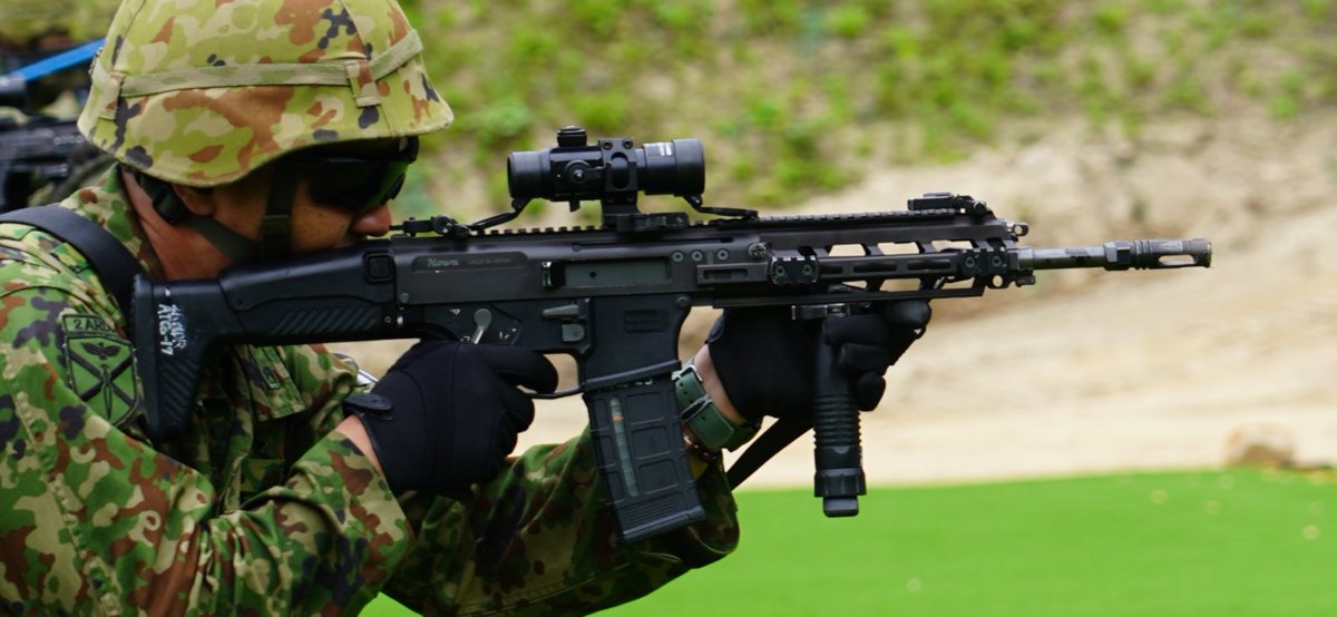 duke_nara's tweet photo. 20式小銃

Aimpoint  
EOTech 
その他 https://t.co/dOMcIA2e3k