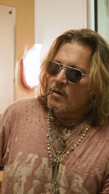 jdepp_icon's tweet photo. Some people follow trends, others create their own path. 
True style isn't about perfection; it's about wearing your story with confidence.

What stands out to you the most?
A. Confidence 😎
B. Individuality ✨
C. Timeless style 🖤 https://t.co/LyMPh10FL5