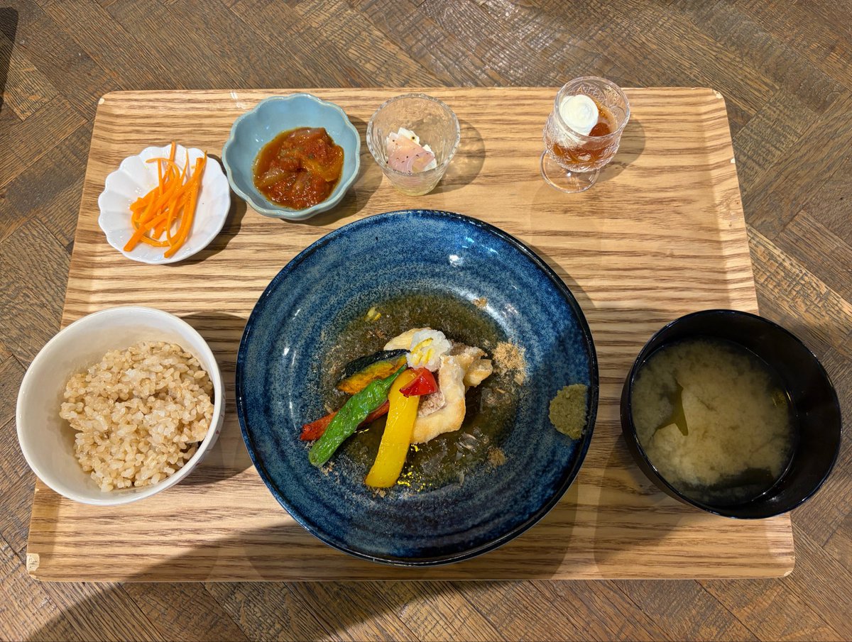 Agd_Okp's tweet photo. ひさしっぶりに洒落たカフェでランチした https://t.co/cjKTaChMiR