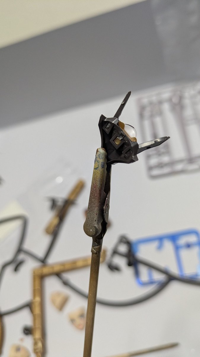 kotatsucom's tweet photo. ネクタイパーツの差分パーツの接続部分を切り落としてしまった…
アーマー差分だからまぁ…ってなるけど、悲しい https://t.co/XSvkqgDHlY