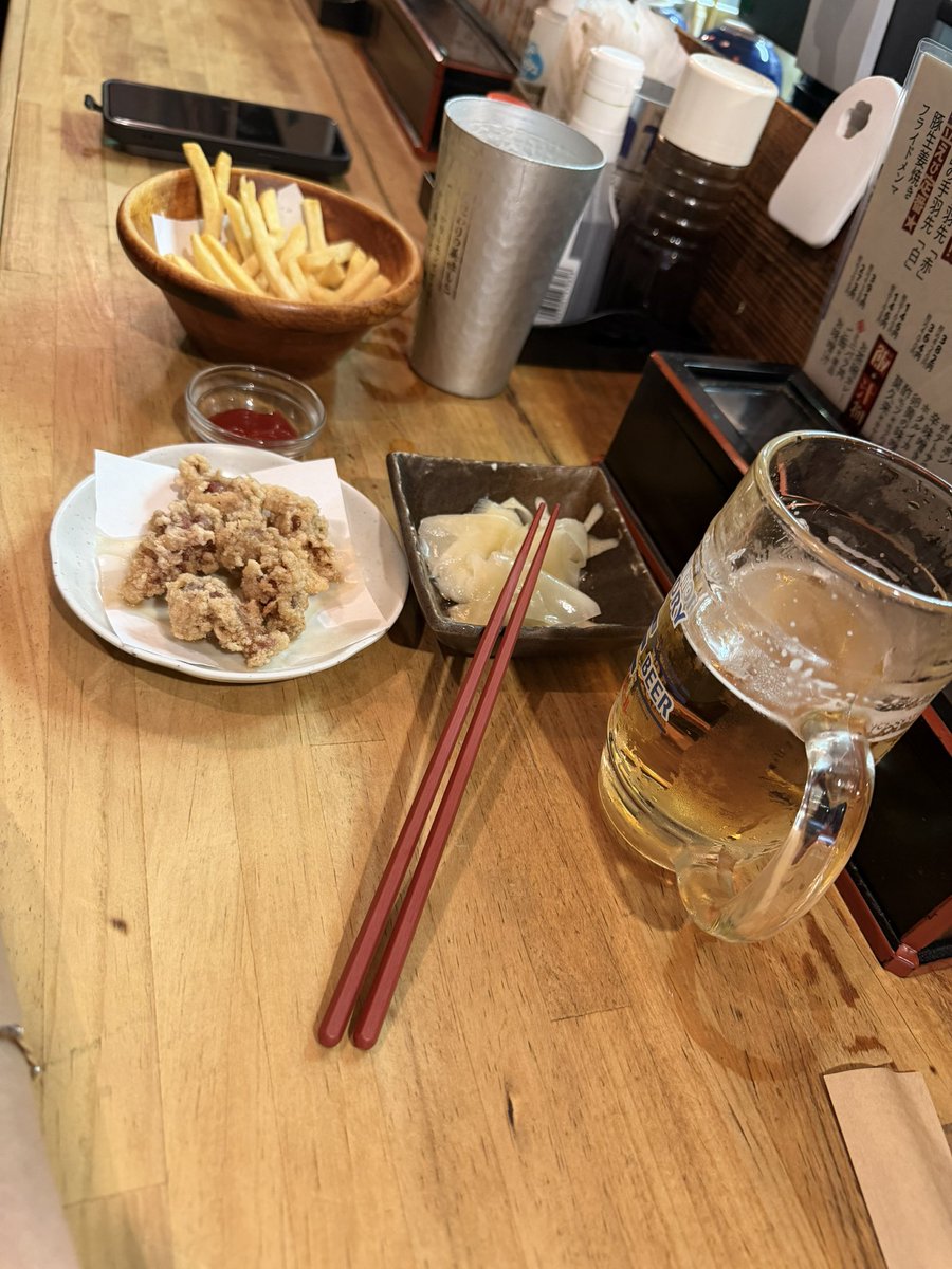 Pg_2431's tweet photo. 晴一さんの立ち呑みやまたきたじぇ
 
 #ポルノグラフィティ
 #立ち飲み屋
 #すずくいし https://t.co/9SML73nn7P